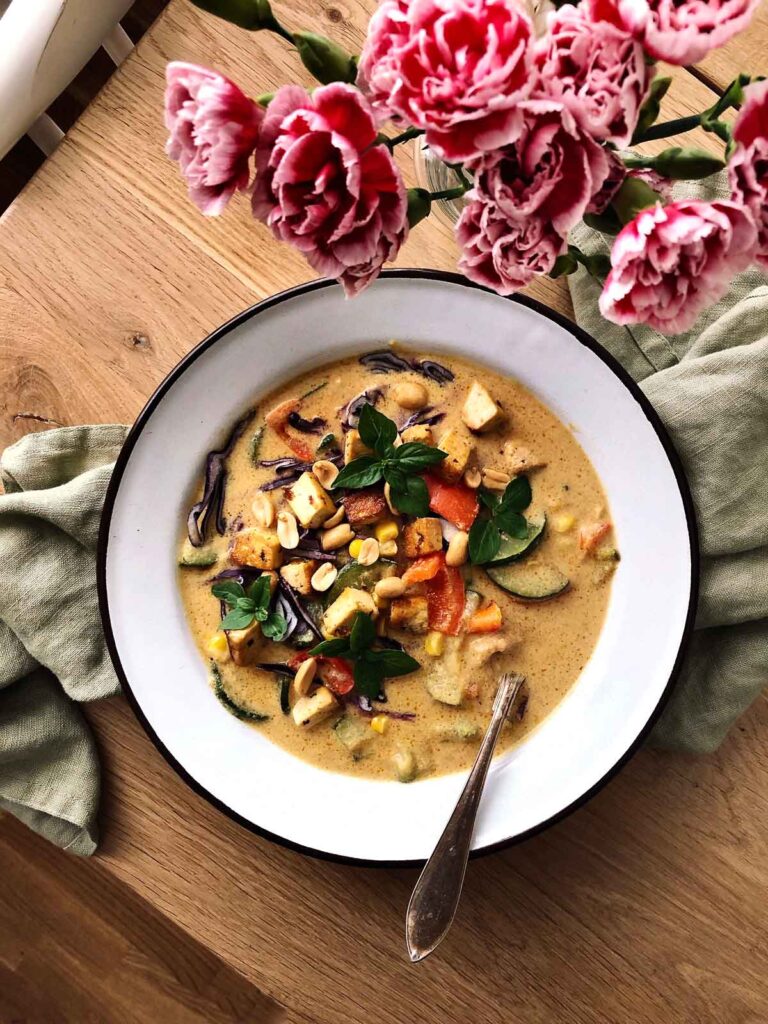 maapähkinä-kasviskeitto