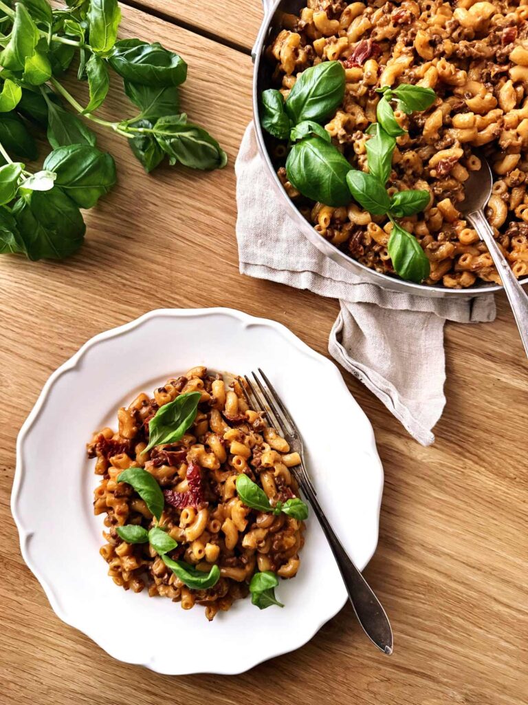 makaronilaatikko pannulla