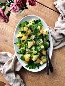 peruansalaatti uusista perunoista