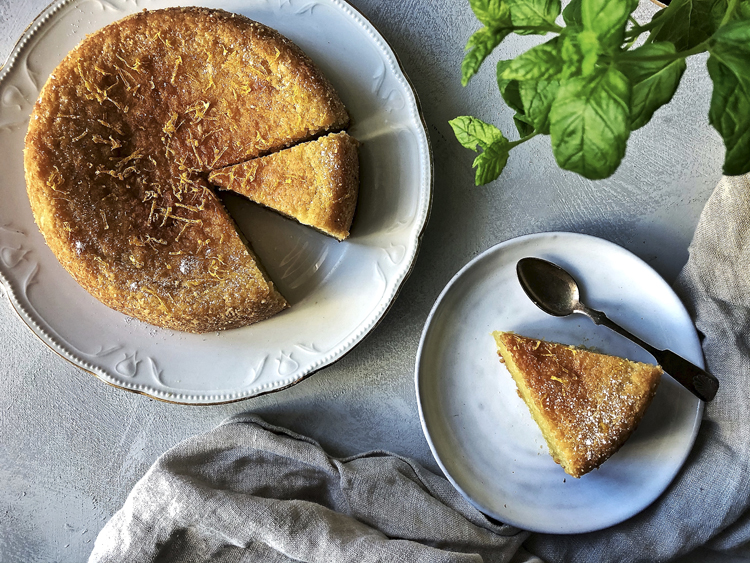 Sitruunakakku – vegaaninen kakku keväiseen kahvipöytään