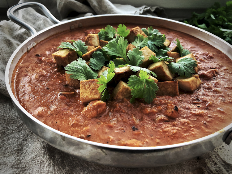 Vegaaninen curry tofulla