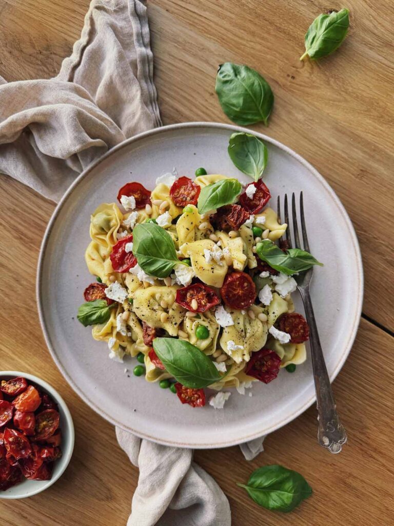 tortellinisalaatti